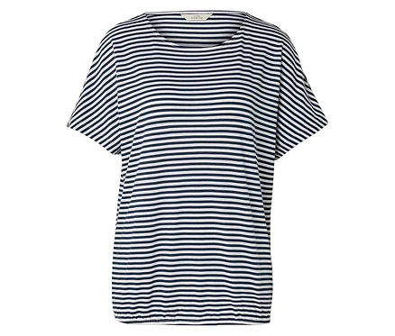 T-shirt rayé et ample à manches courtes sur fond blanc.