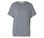 T-shirt rayé et ample à manches courtes sur fond blanc.