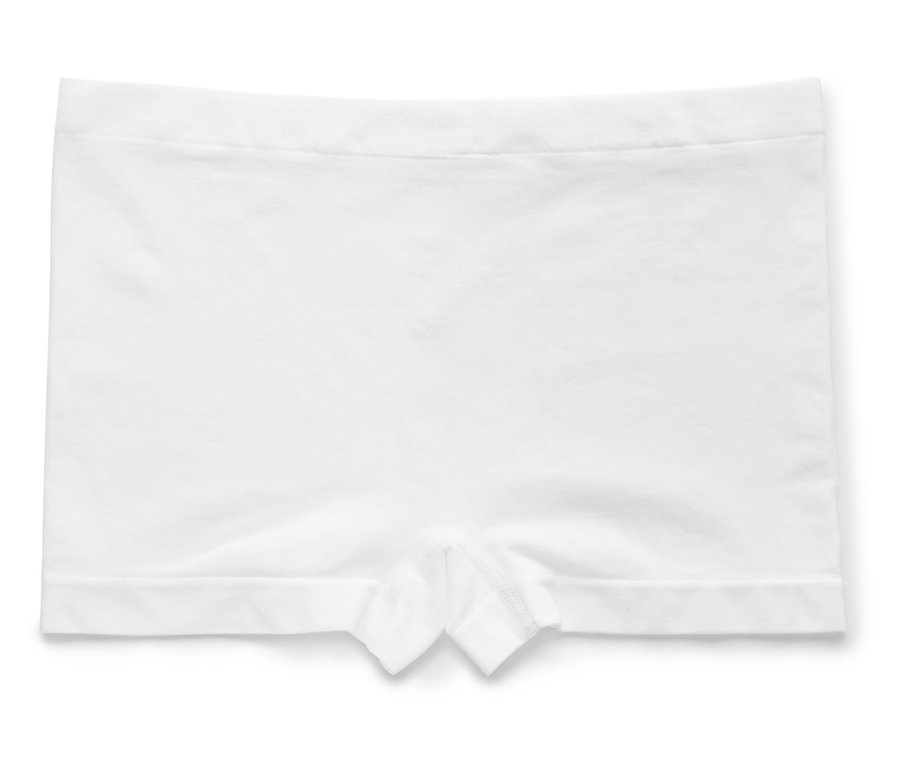 Un shorty blanc sur fond blanc.