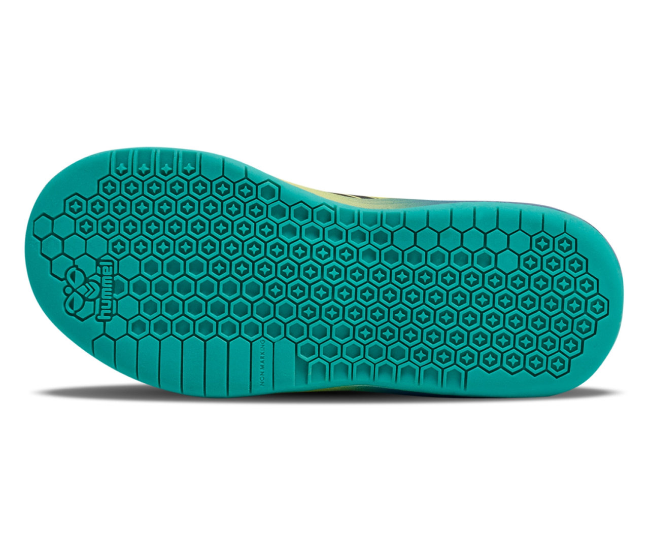 Gros plan sur la semelle d'une chaussure jaune hummel® Multiplay Flex VC JR avec motif hexagonal.