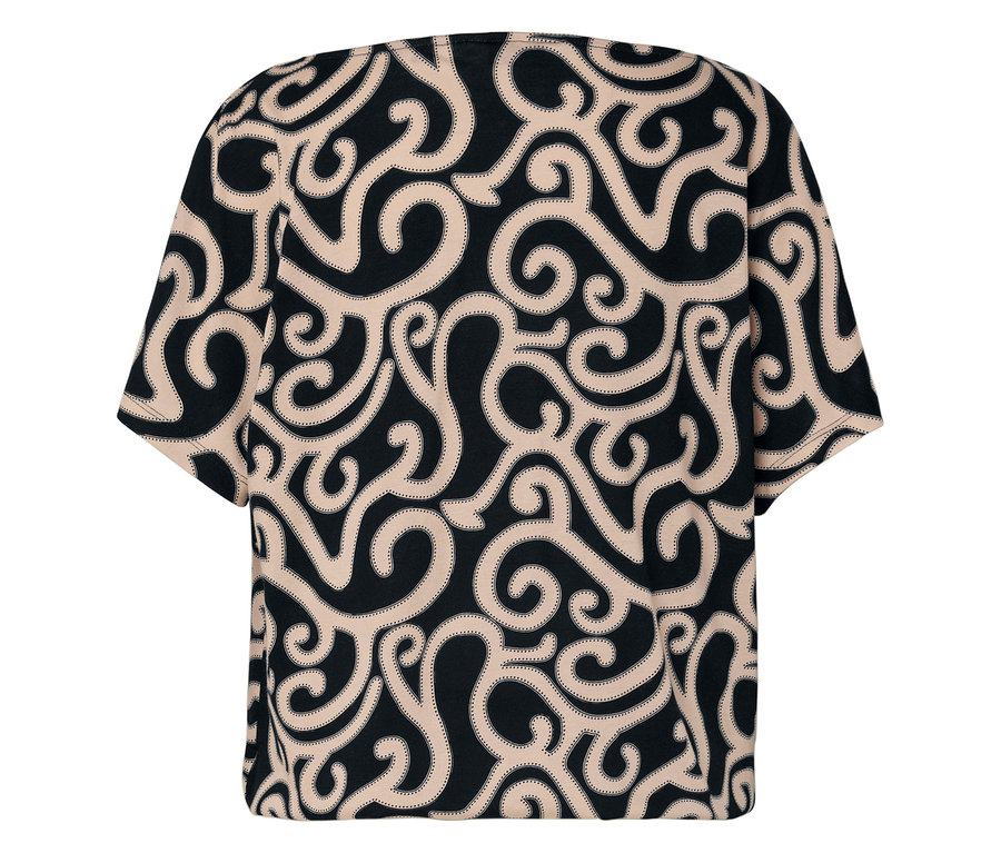 Gros plan d'un haut avec un motif tourbillonnant répété en noir et beige.