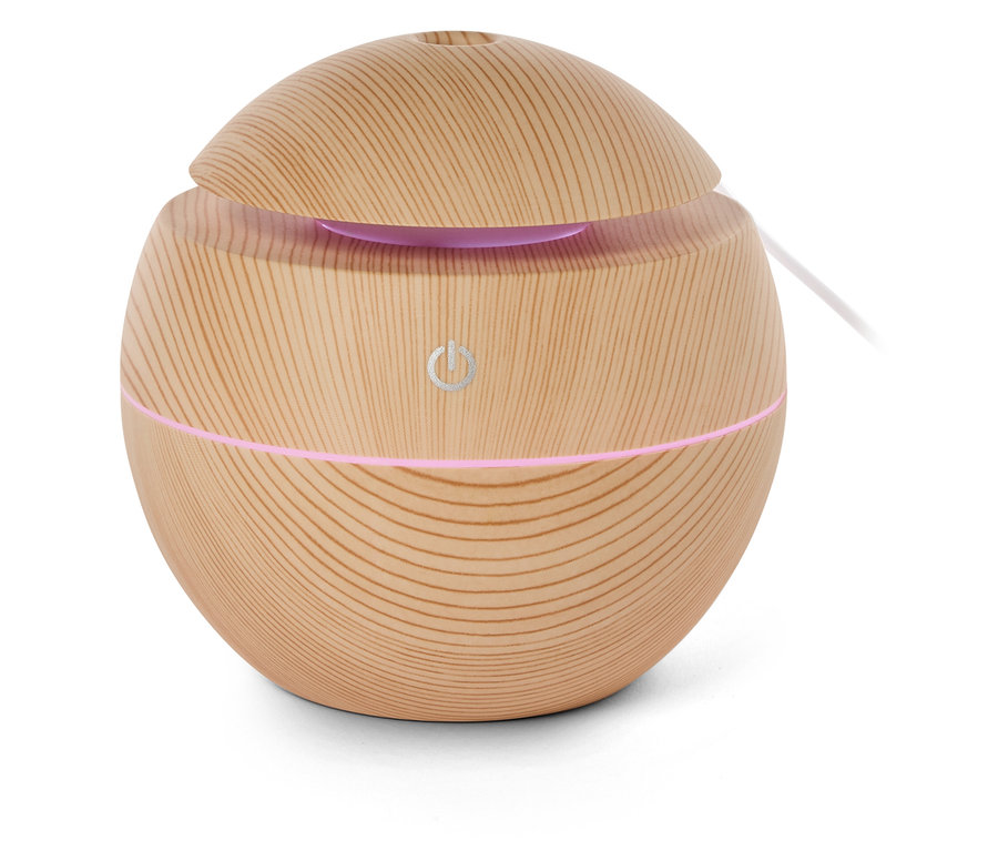 Un humidificateur d'air en bois, sphérique, avec un couvercle ouvert et une lumière rose qui brille.