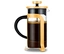 Une cafetière à piston jaune en verre avec une poignée noire remplie de café.