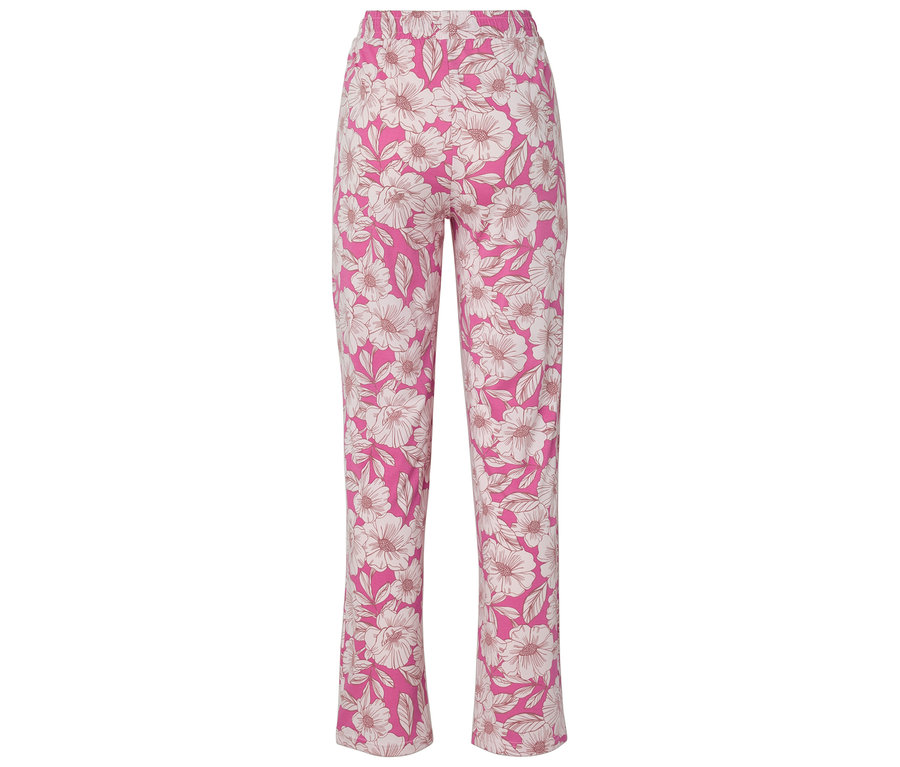Un pantalon rose à motifs floraux est posé sur un fond blanc.