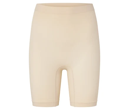 Shorty shapewear beige sur fond blanc.