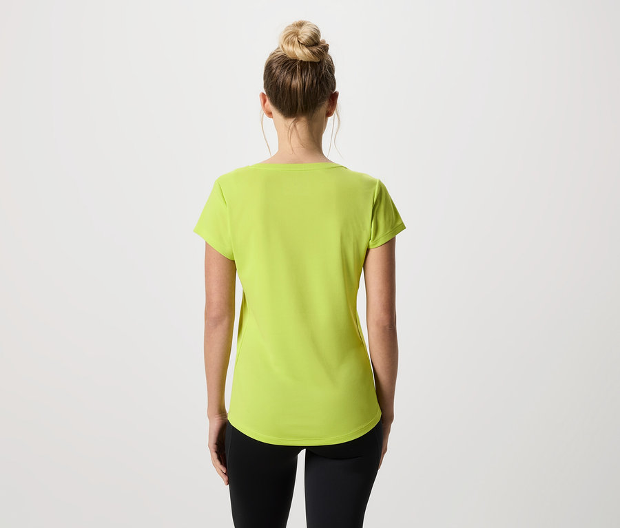 Vue arrière d'une femme avec un chignon portant un t-shirt vert clair et un legging noir.