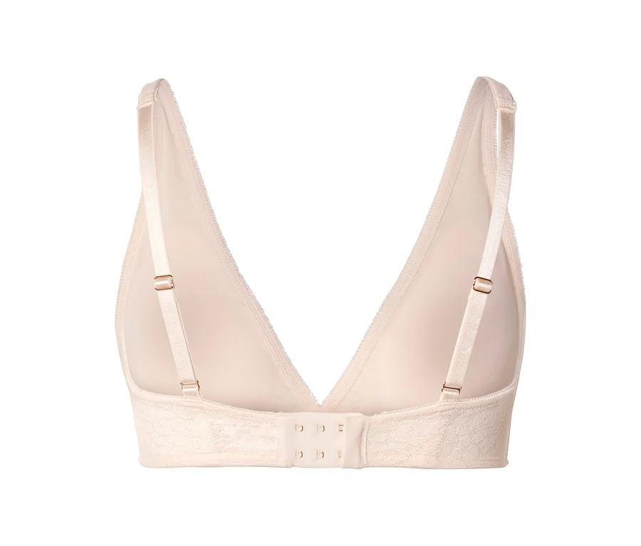 Vue de dos d'un soutien-gorge beige clair avec des bretelles réglables, un décolleté en V et une fermeture à agrafes sur une bande texturée.