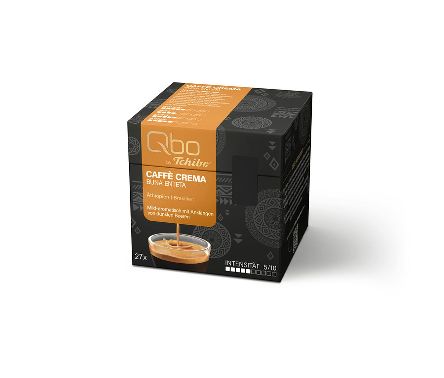Boîte de capsules de café Qbo by Tchibo Caffè Crema Buna Enteta noire et orange, contenant 27 capsules. La face avant montre du café versé dans une tasse et des détails comme Éthiopie/Brésil, arôme doux avec des notes de baies noires et intensité 5/10.