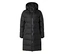 Long manteau matelassé noir avec capuche et fermeture éclair intégrale.