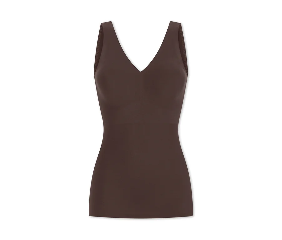 Top marron foncé moulant à col en V et larges bretelles.
