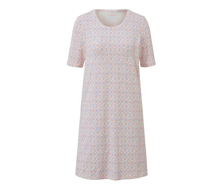 Chemise de nuit blanche à manches courtes avec motif.