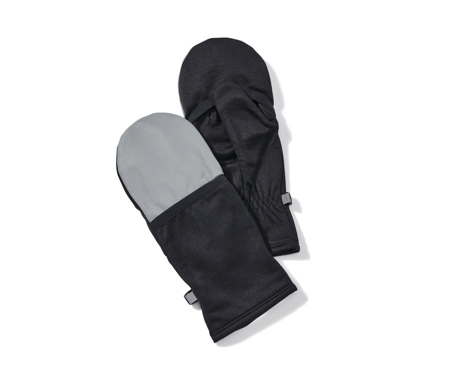 Deux gants de course noirs avec rabats superposés.