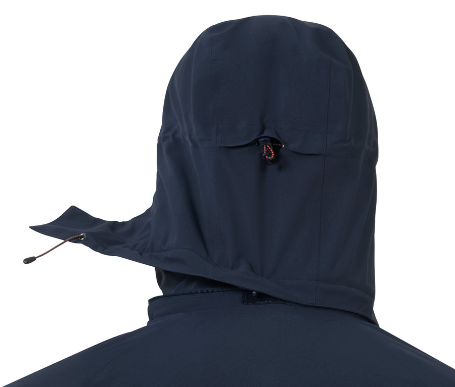 Gros plan sur la capuche d'une veste de ski high-tech.