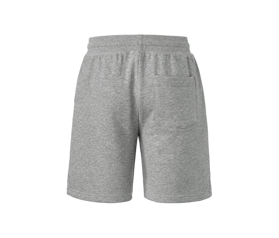 Short en sweat gris clair.