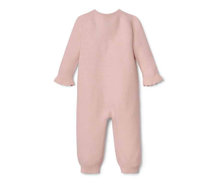 Combinaison en maille rose pour bébé.