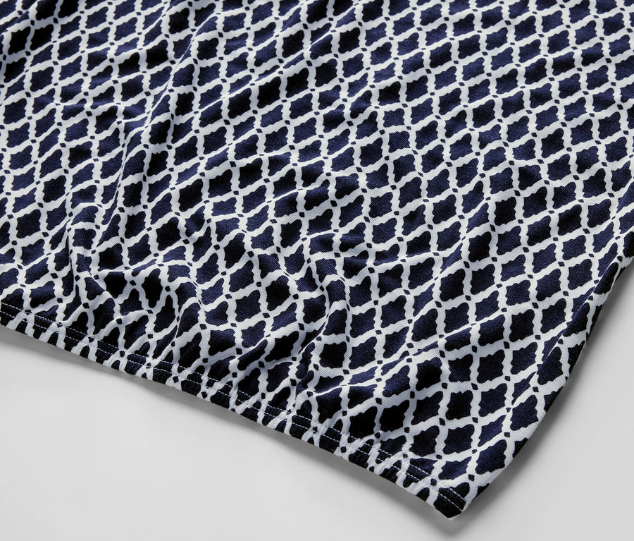 Vue détaillée d'une blouse imprimée.