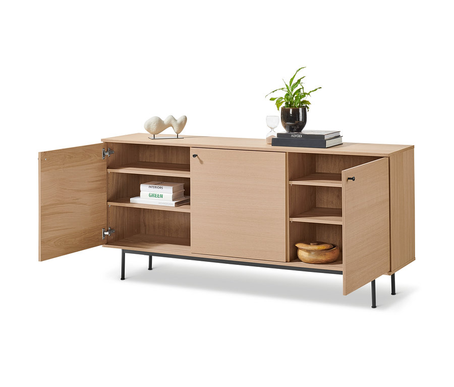 Buffet ouvert et lumineux »Finnsbo« avec étagères et plante en pot sur le dessus.