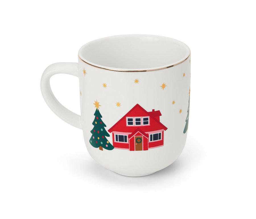 Grand mug blanc avec motif de maison et d'arbre de Noël et bordure dorée.