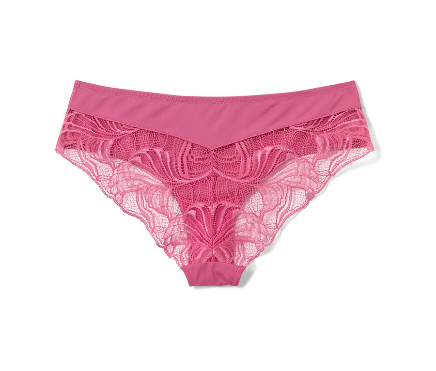 Un slip brésilien rose en dentelle, faisant partie d'un ensemble de 4.