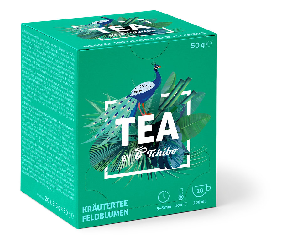 Paquet vert de TEA by Tchibo Infusions aux plantes Fleurs des champs - 8x 20 sachets avec un motif de paon.