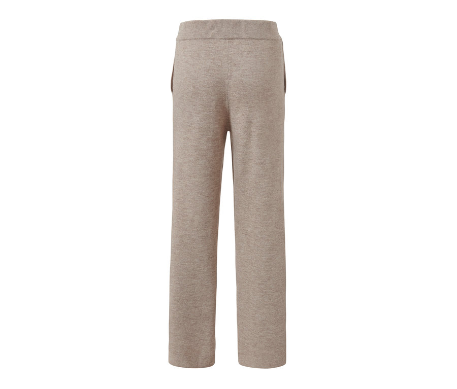 Pantalon d'intérieur en maille beige vu de dos sur fond blanc.
