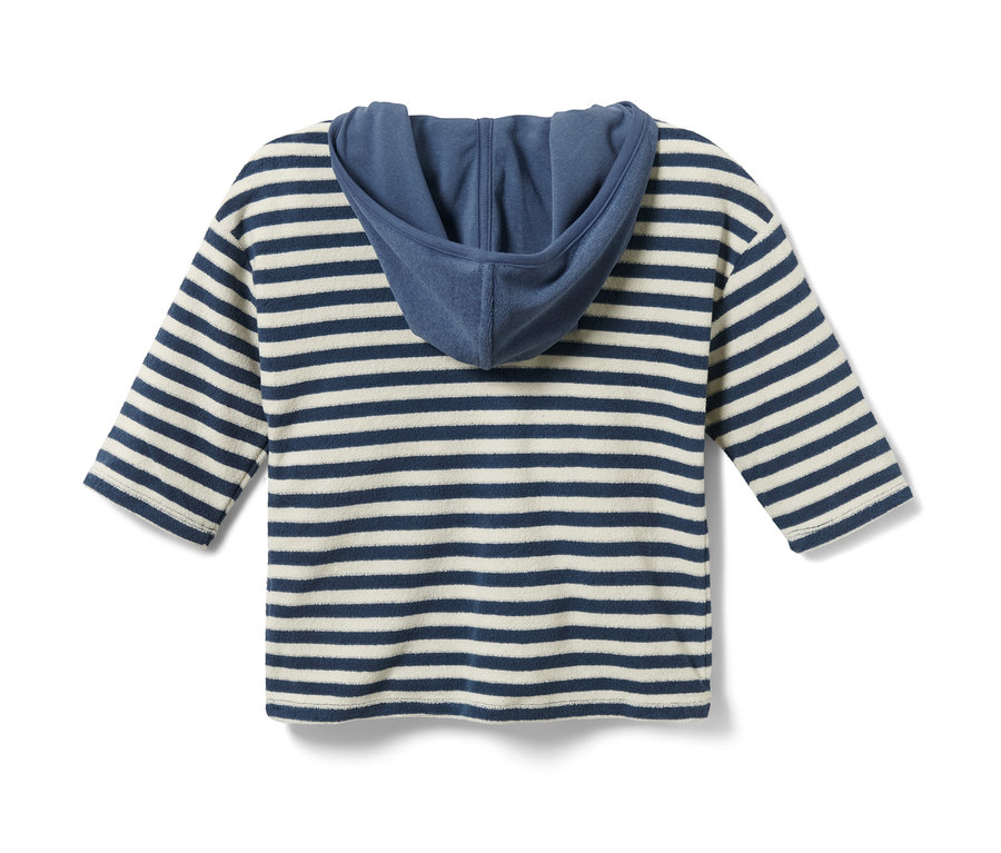 Vue arrière d'un maillot en tissu éponge pour enfant rayé bleu et blanc avec une capuche bleue.