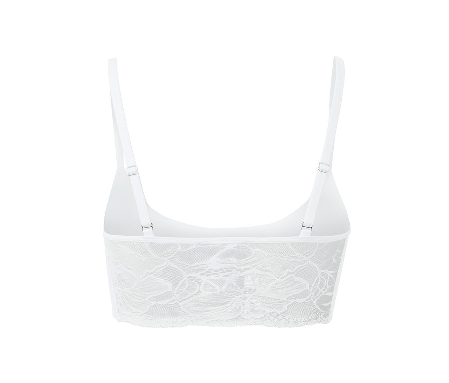 Gros plan d'une brassière seamless blanche avec de la dentelle.