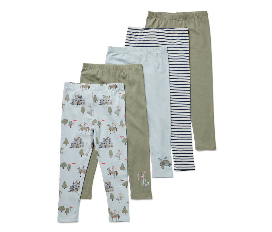 Cinq leggings pour enfants avec différents motifs. Un bleu clair avec des chevaliers, des châteaux et des arbres, un vert olive, un bleu clair avec un dragon, un blanc avec des rayures bleues et un vert olive. 5	Leggings pour enfant, chevalier