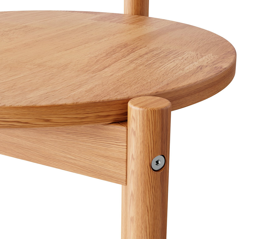 Gros plan d'une assise ronde en bois clair avec une vis visible.