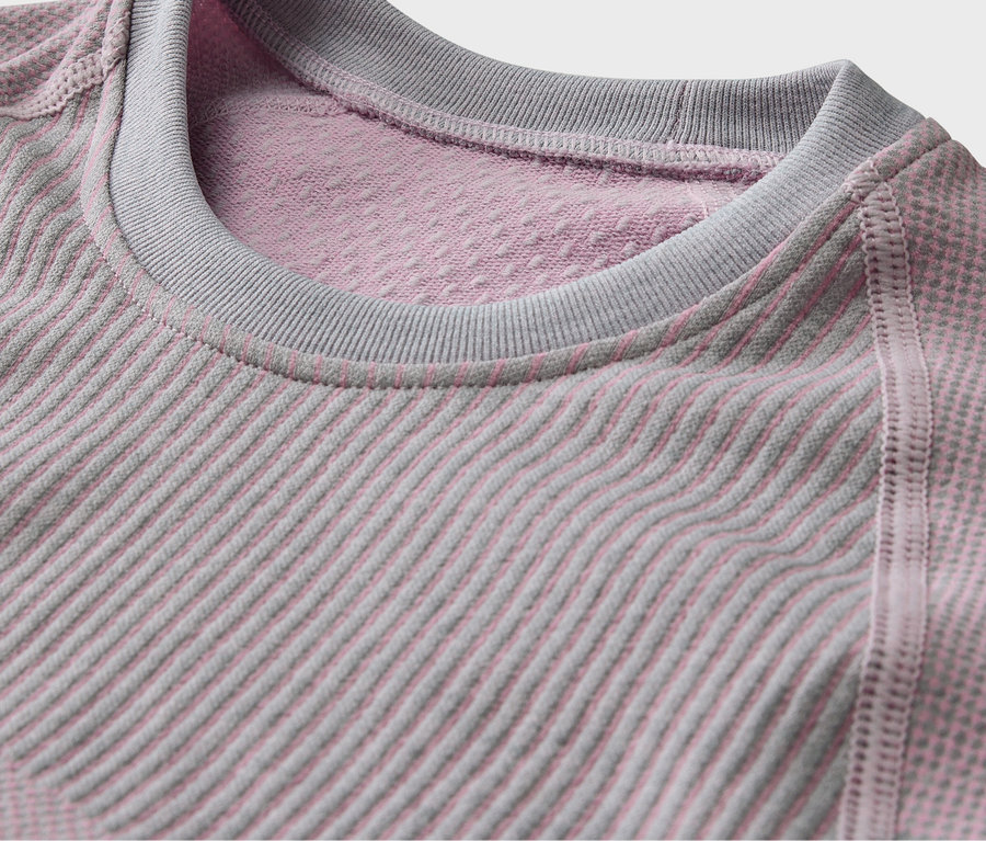 Gros plan sur un sous-vêtement technique Seamless pour enfant, gris.