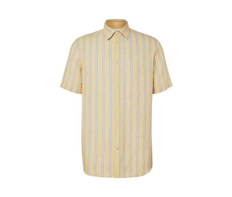 Chemise jaune à manches courtes en lin rayé.