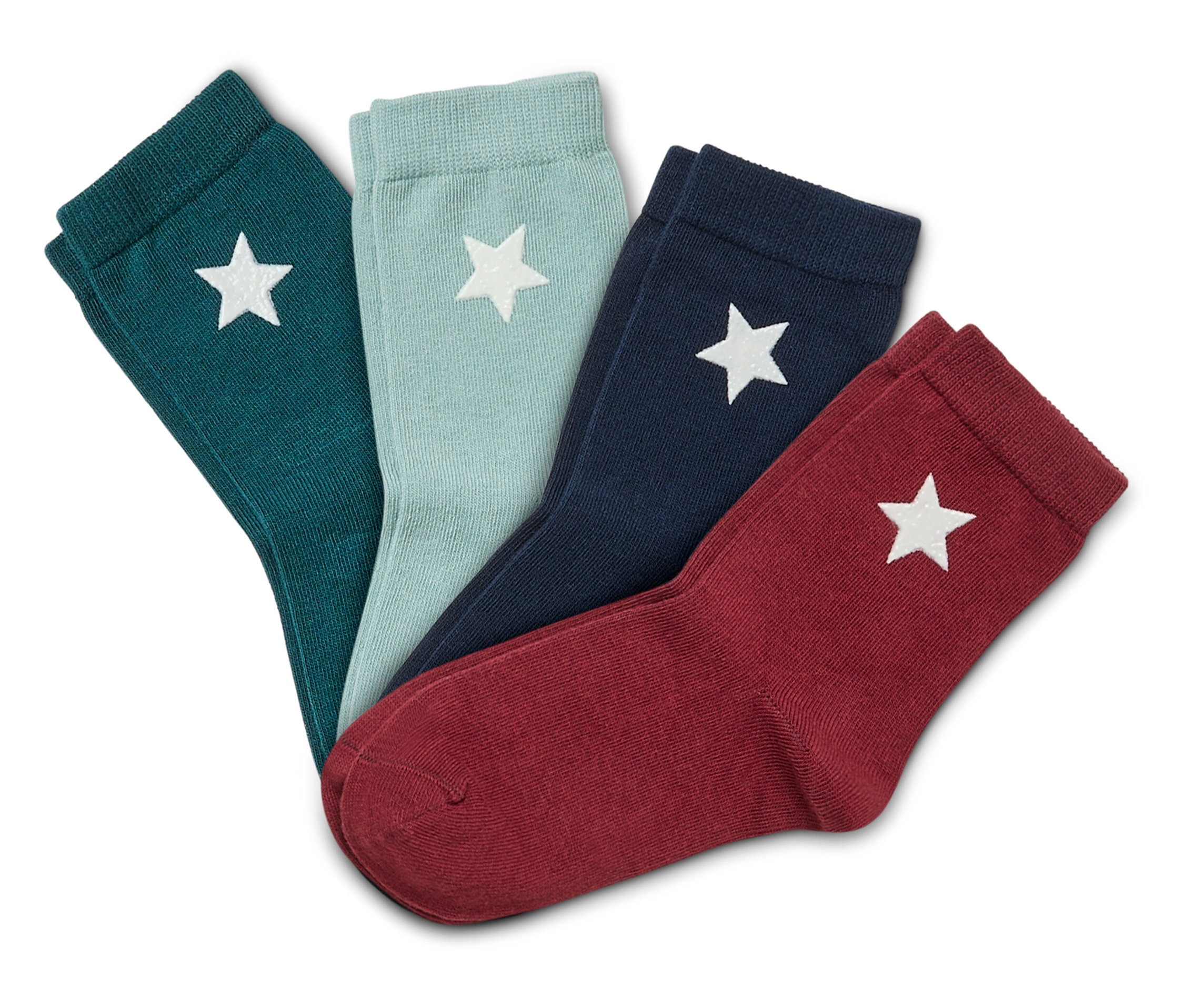 Quatre paires de chaussettes avec étoile en tons de vert, bleu et rouge.