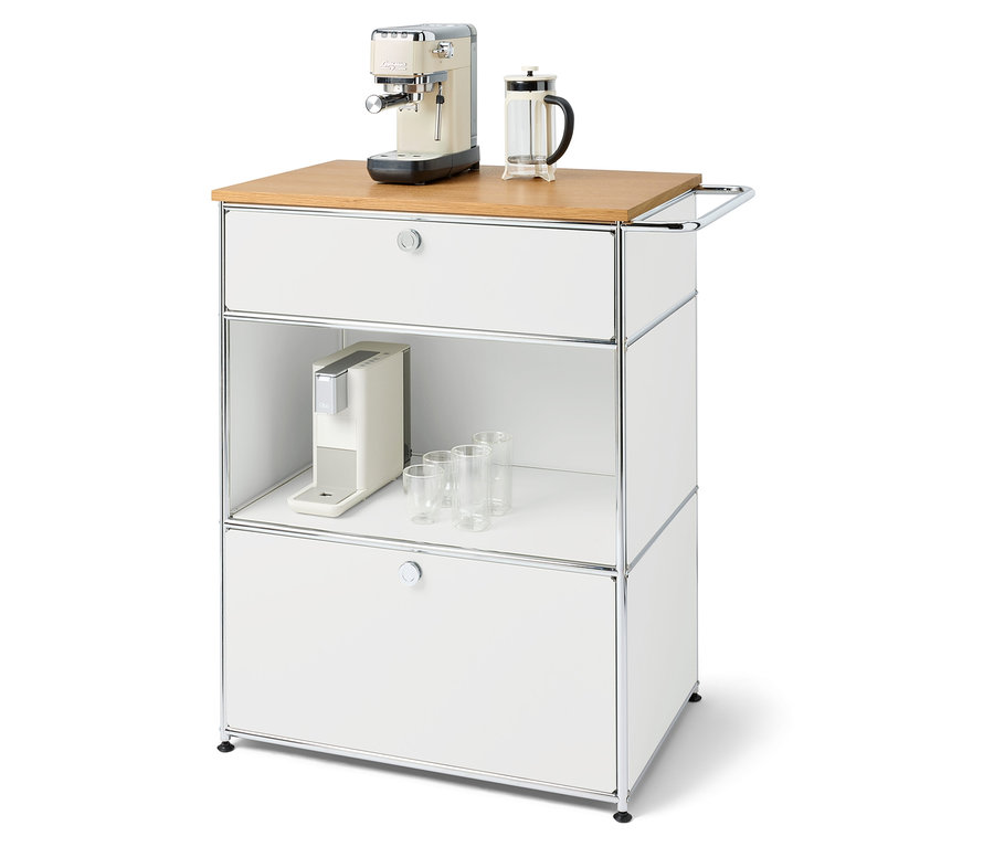 Chariot de service blanc avec tiroirs et machine à café, cafetière à filtre et verres.