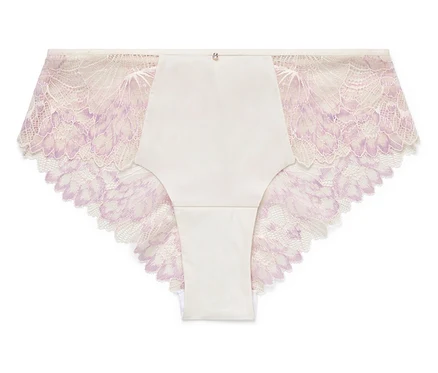 Gros plan sur une culotte pour femme avec de la dentelle violette et du tissu blanc.