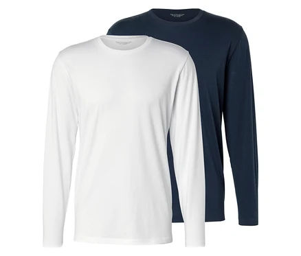 Deux t-shirts à manches longues, un blanc et un bleu marine, sont posés l'un sur l'autre.