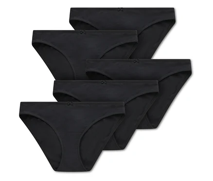 Cinq culottes noires en coton sont disposées les unes sur les autres, chacune avec un petit nœud au milieu.