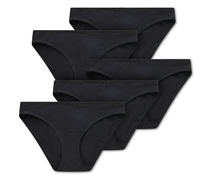 Cinq culottes noires en coton sont disposées les unes sur les autres, chacune avec un petit nœud au milieu.