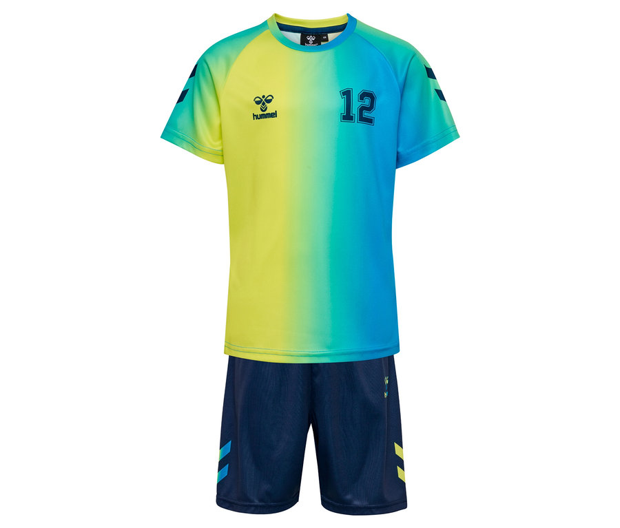 L'ensemble maillot HUMMEL pour enfant HMLSHIMMER, vert citron, composé d'un maillot avec le numéro 12 et d'un short bleu marine, est posé sur un fond blanc.
