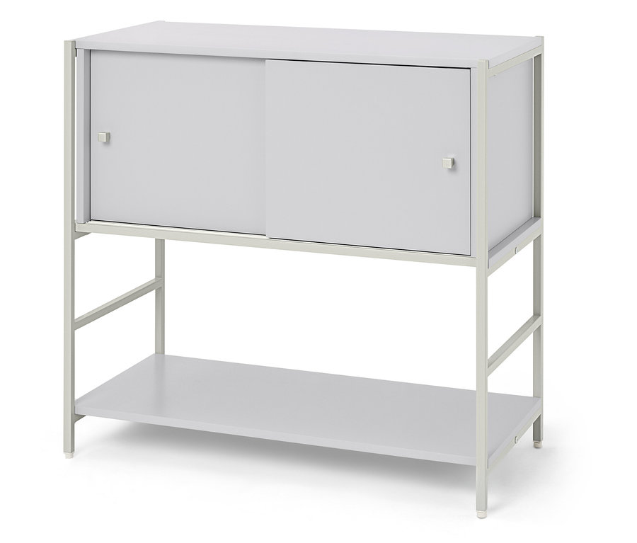 Armoire grise avec portes coulissantes et étagère ouverte.
