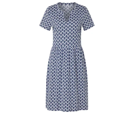 Une robe bleu et blanc avec un col en V et des manches courtes.
