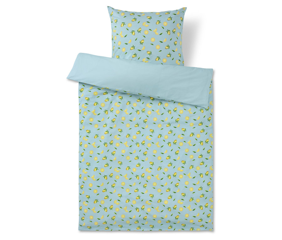 Linge de lit bleu clair à motif citron, comprenant une taie d'oreiller et une housse de couette.