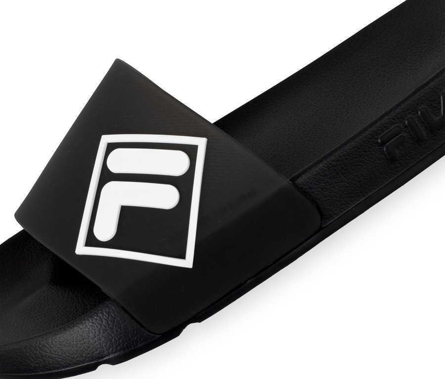 Mule FILA Lugo noire pour homme avec le logo FILA blanc sur la bride.