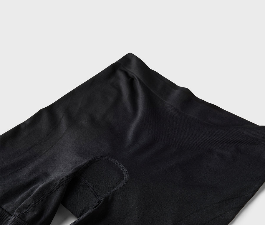 Gros plan d'un legging noir.