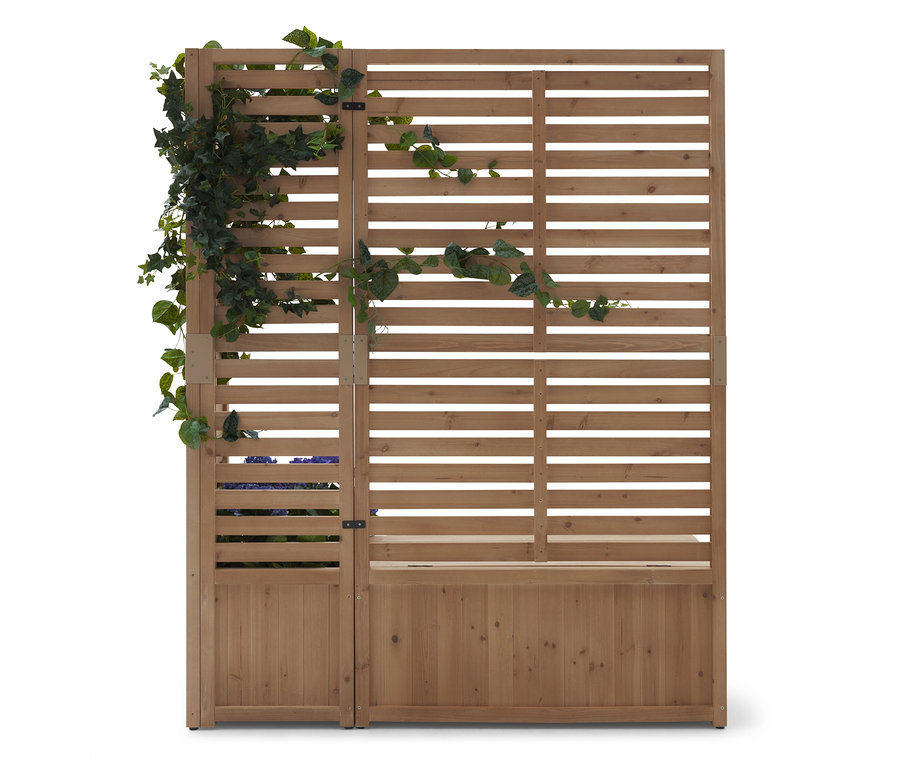 Paravent en bois avec plantes grimpantes.