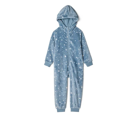 Combinaison à capuche bleu clair en tissu doux avec un motif d'étoiles blanches, une fermeture éclair avant et des poignets côtelés.