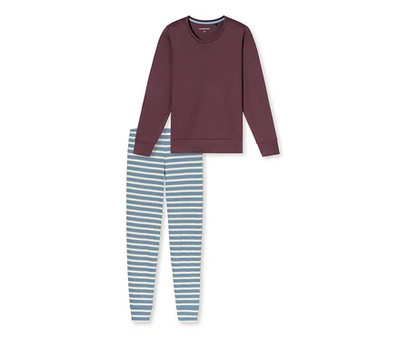 Un pyjama deux pièces composé d'un t-shirt bordeaux à manches longues et d'un pantalon rayé bleu et blanc.
