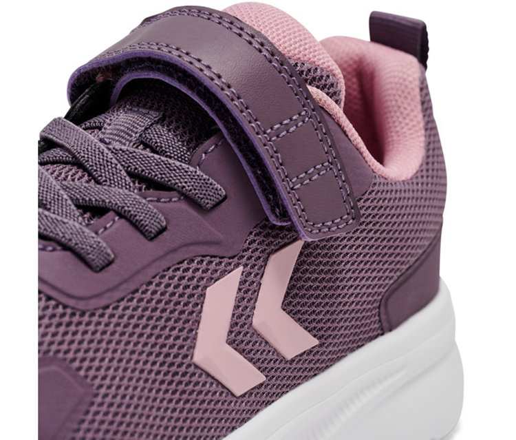 Baskets hummel® « Actus Tr Bearther Jr » couleur prune, avec scratch, lacets et détails roses.