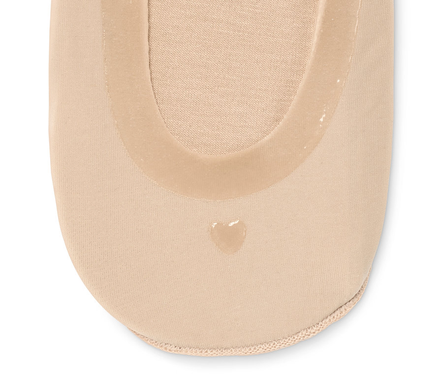 Gros plan d'une socquette invisible beige Magic Cut.