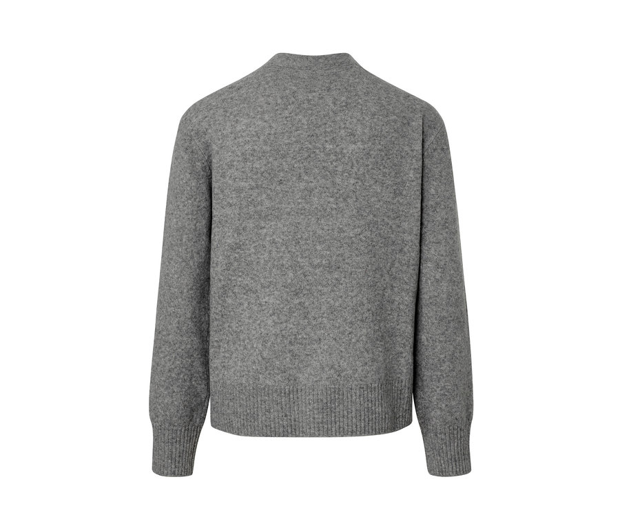 Détail du dos d'une jaquette en maille avec de la laine, gris chiné.