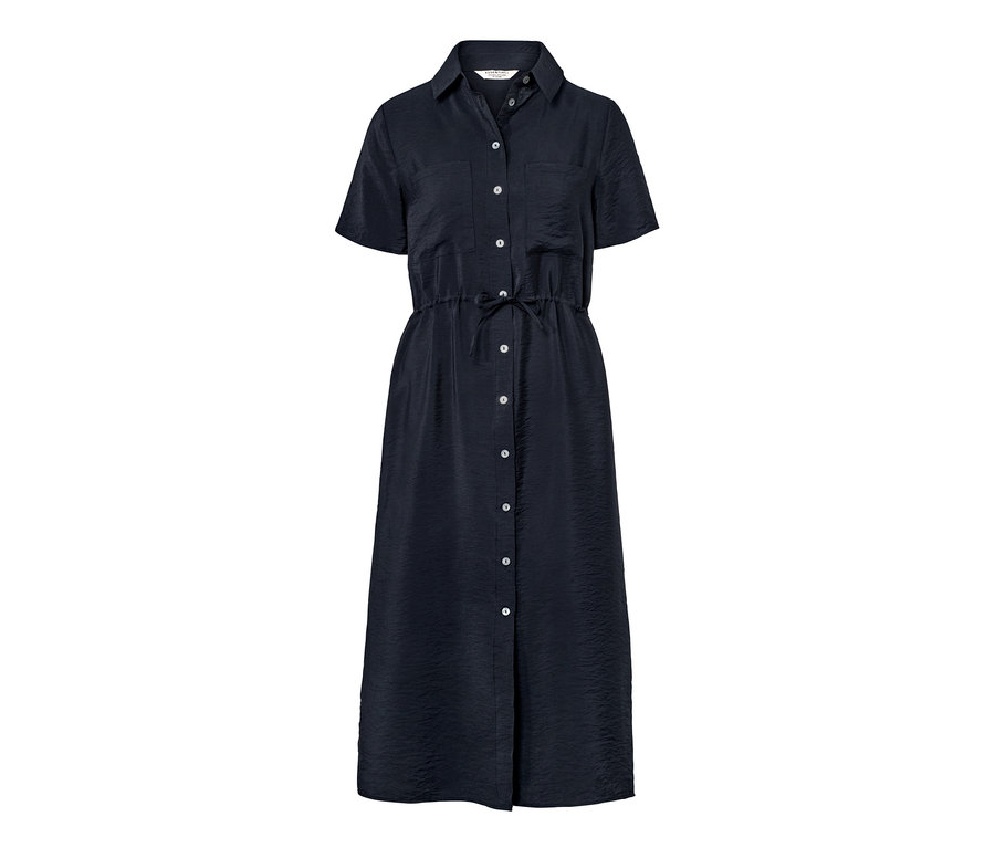 Une robe-chemisier bleue avec des boutons et des manches courtes.